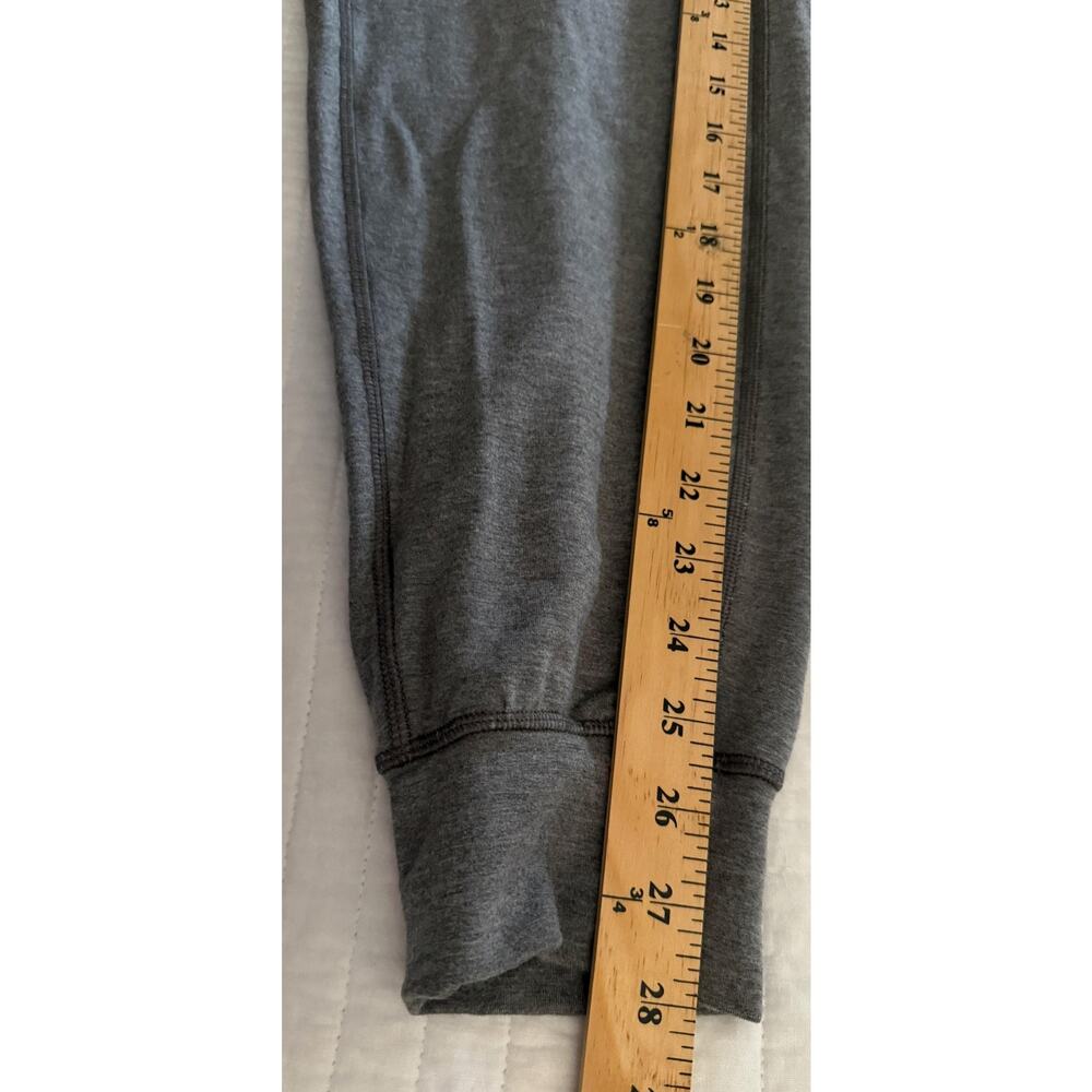 Lululemon Joggers Women's Sz 8 Gray Knit Cuffed Sweat Lounge - Picture 4 of 6